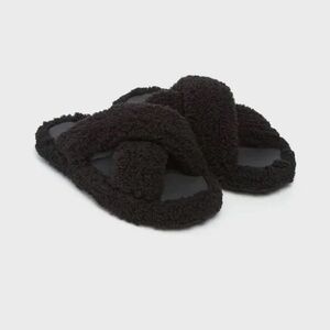 Apparis Cozy Black Fuzzy Slippers